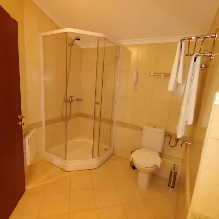 3 Next To A Lift Banszko