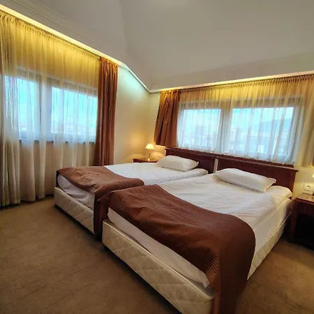 3 Next To A Lift * Banszko