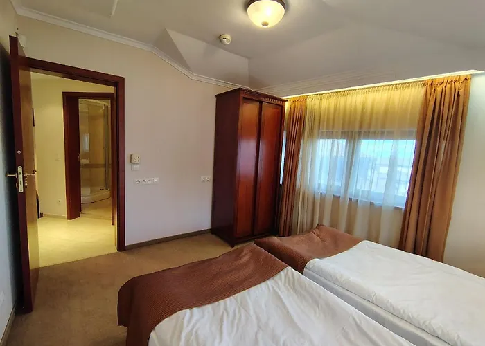 3 Next To The Lift * Bansko